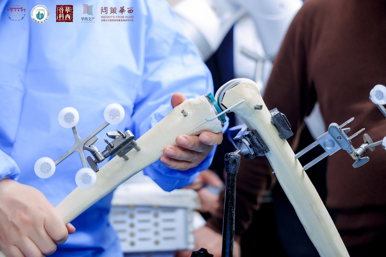 骨科專家齊聚深圳，探索智能機(jī)器人技術(shù)新未來